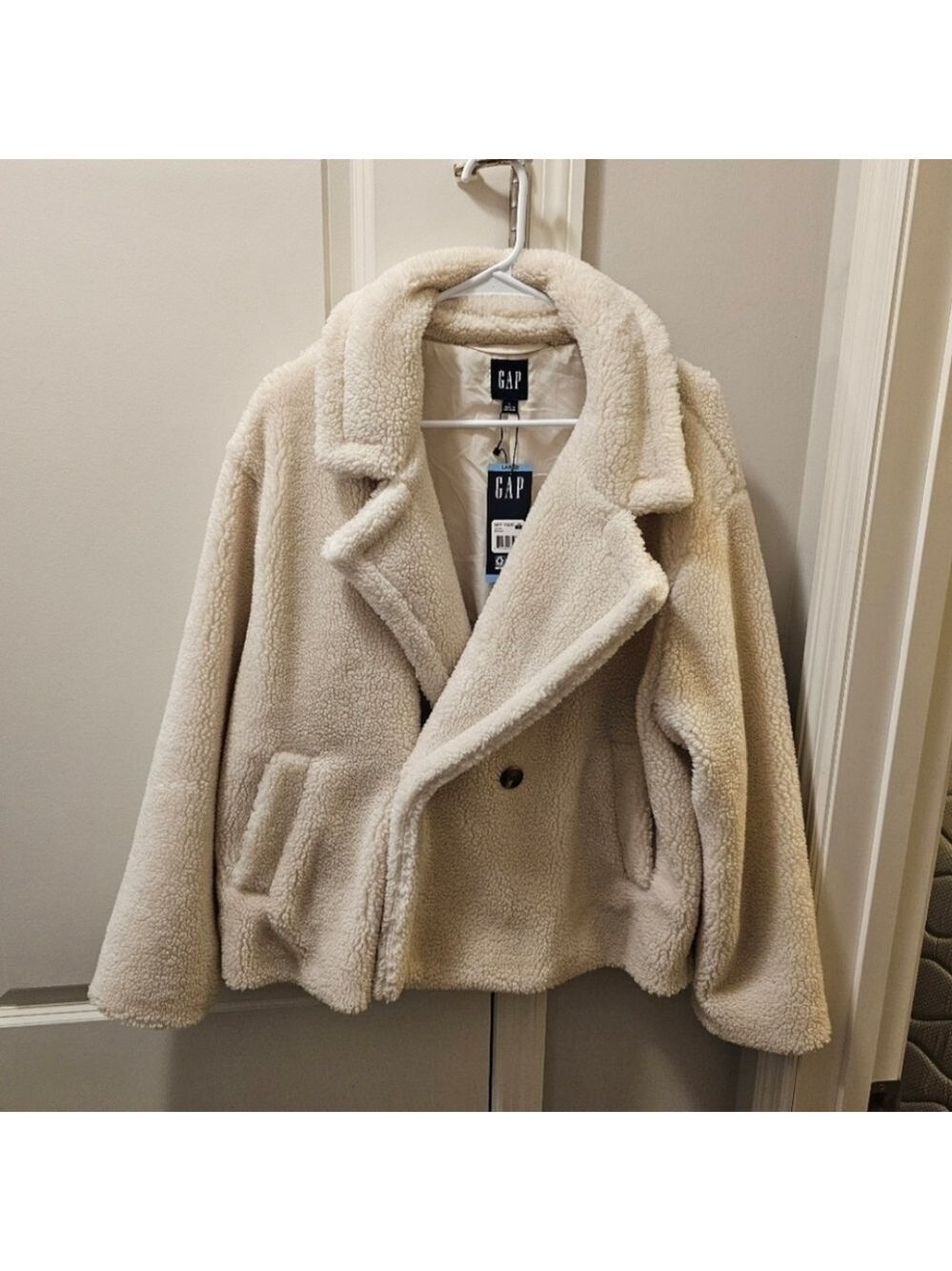 GAP Sherpa Jacket - Picture 2 of 8